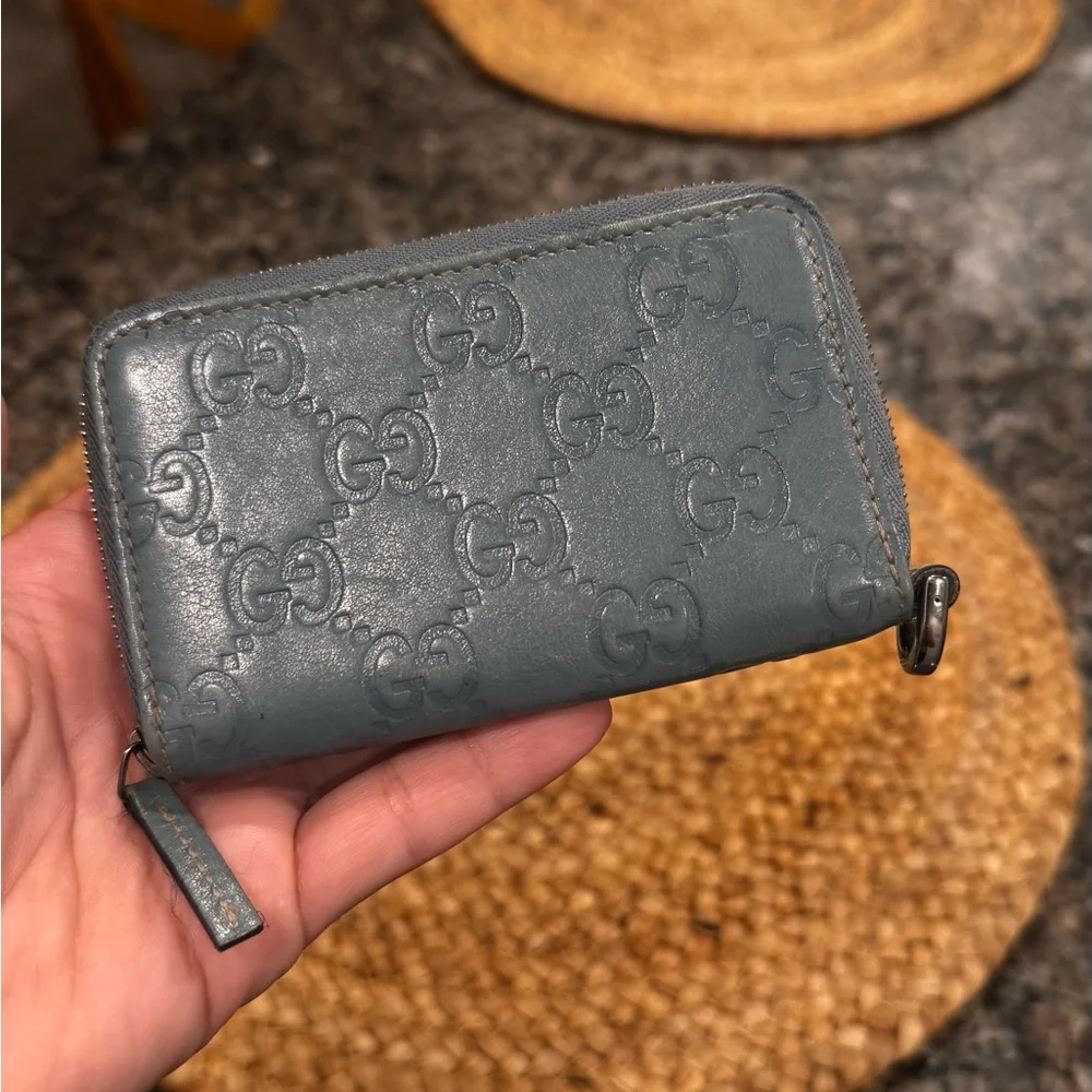 Gucci Black Embossed GG Zip Card Holder - Picture 5 of 14